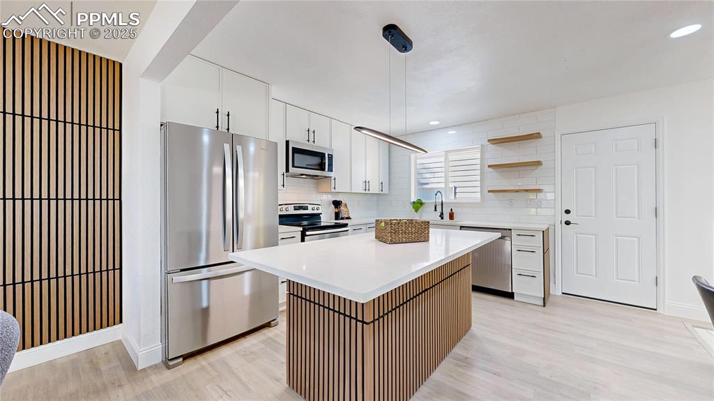 Image 9 of 50: Kitchen