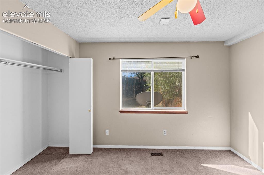 Image 10 of 30: Bedroom