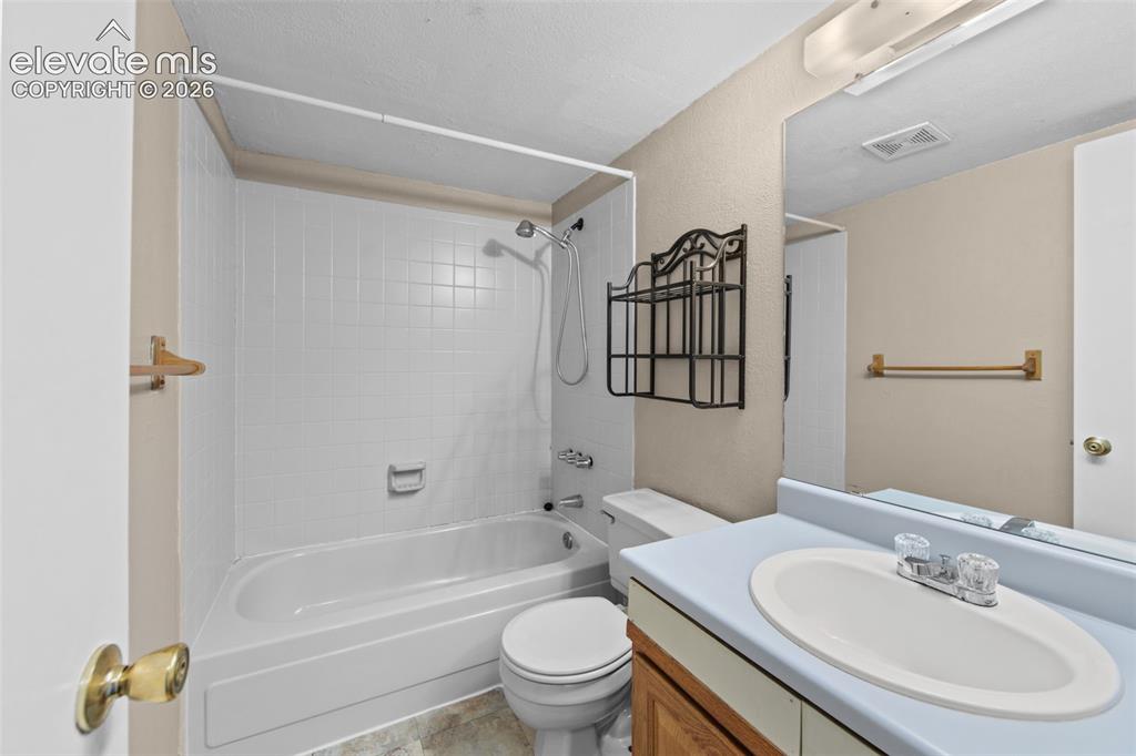 Image 11 of 30: Bathroom