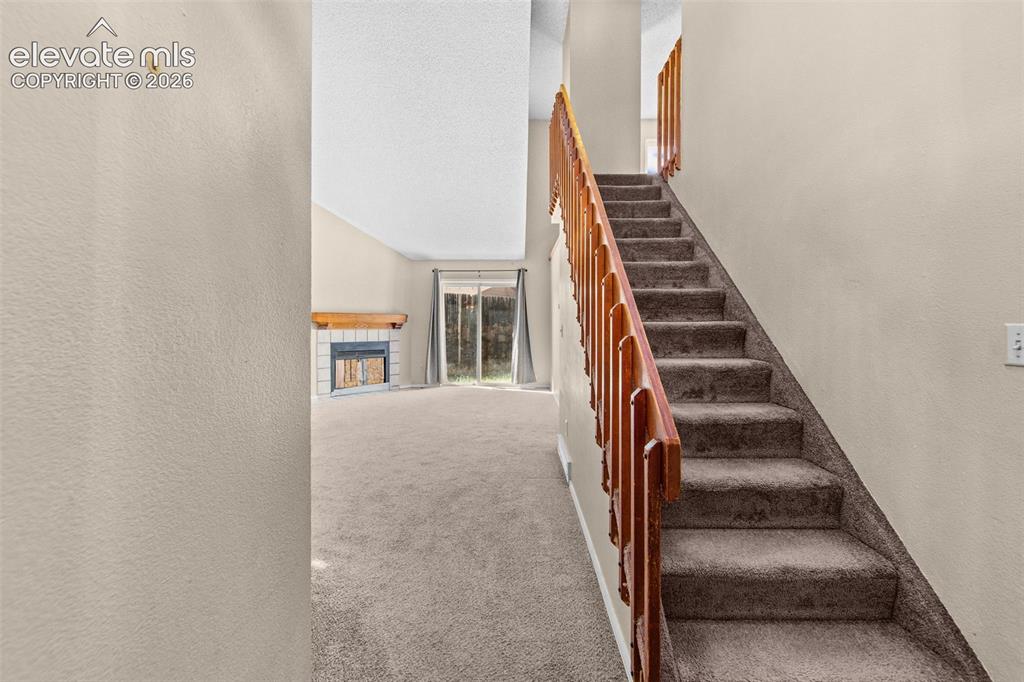 Image 5 of 30: Entry