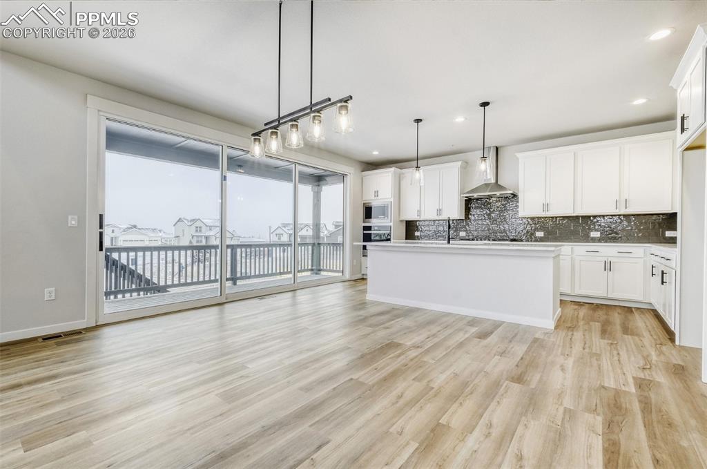 Image 13 of 28: Kitchen