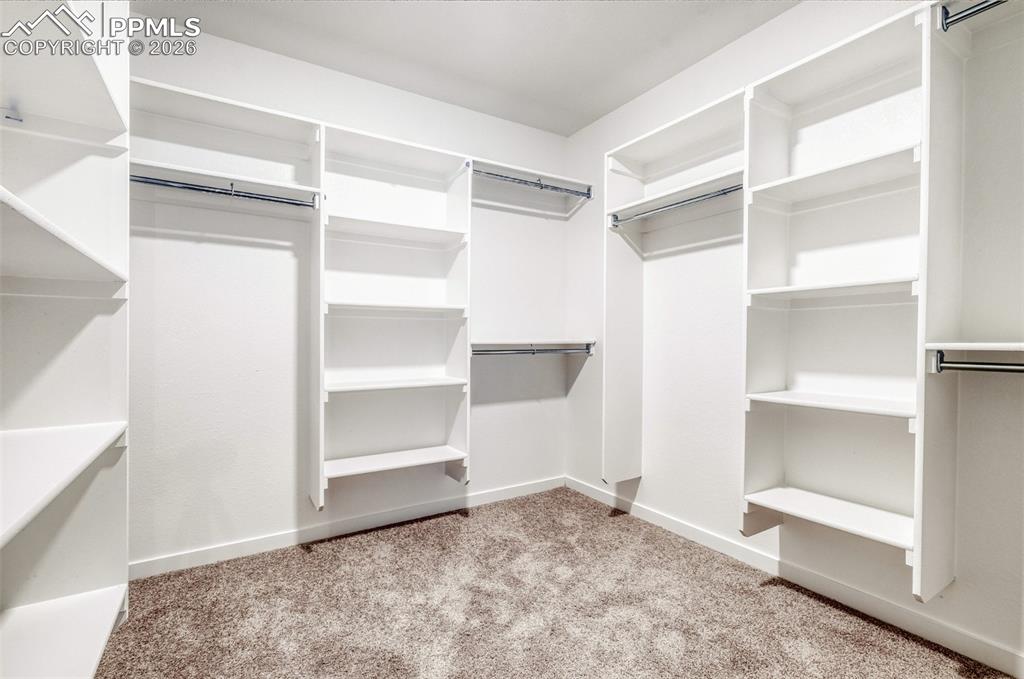 Image 18 of 28: Closet