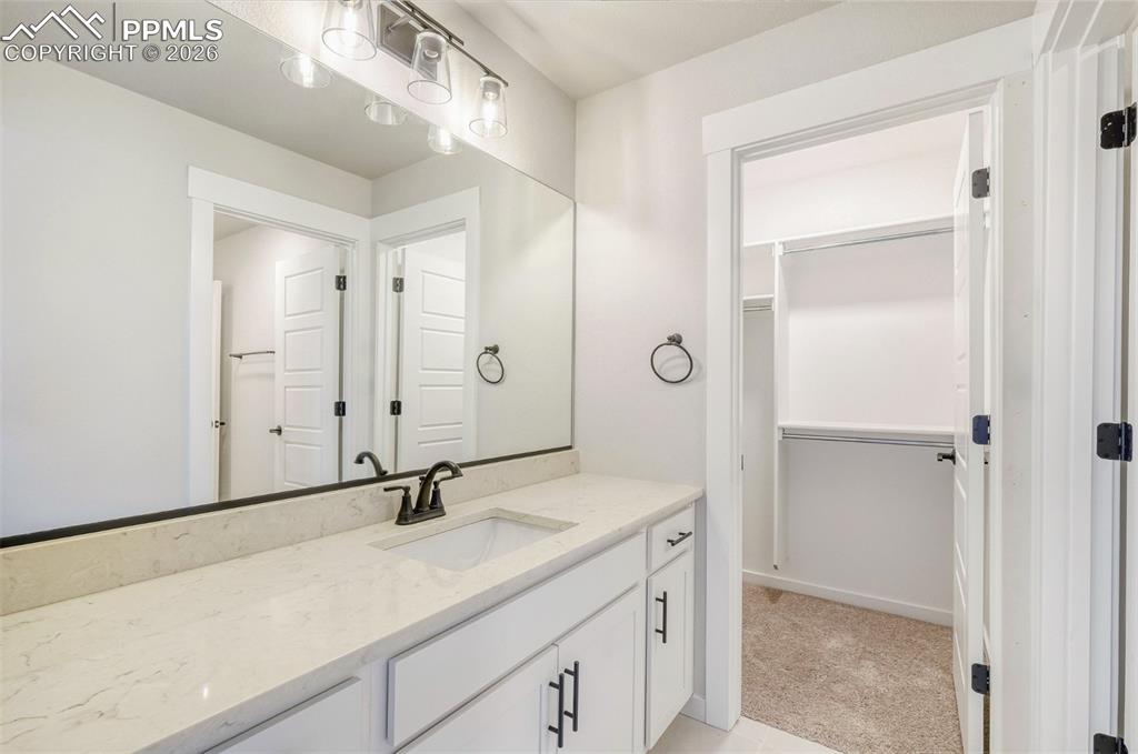 Image 21 of 28: Bathroom