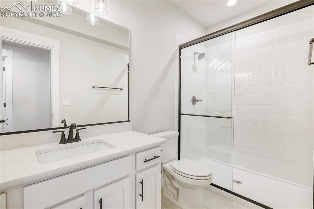 Image 26 of 28: Bathroom