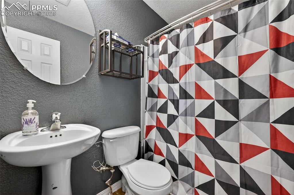 Image 14 of 21: Bathroom