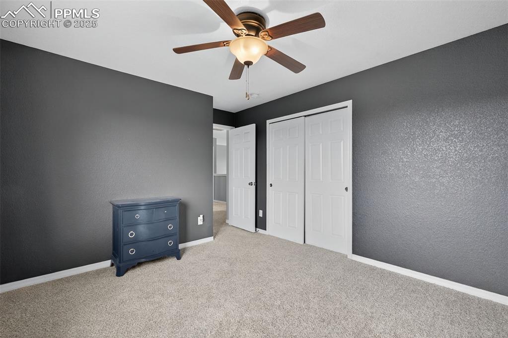Image 16 of 21: Bedroom