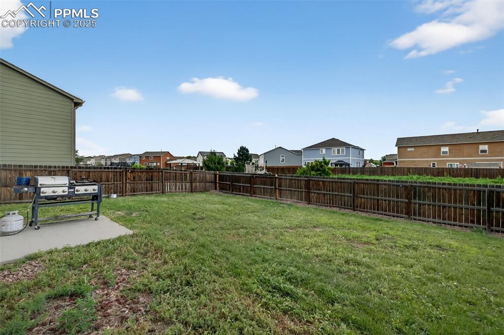 Image 19 of 21: Yard