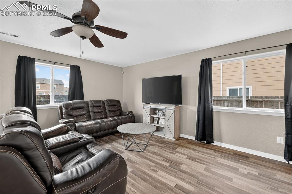 Image 2 of 21: Living Room