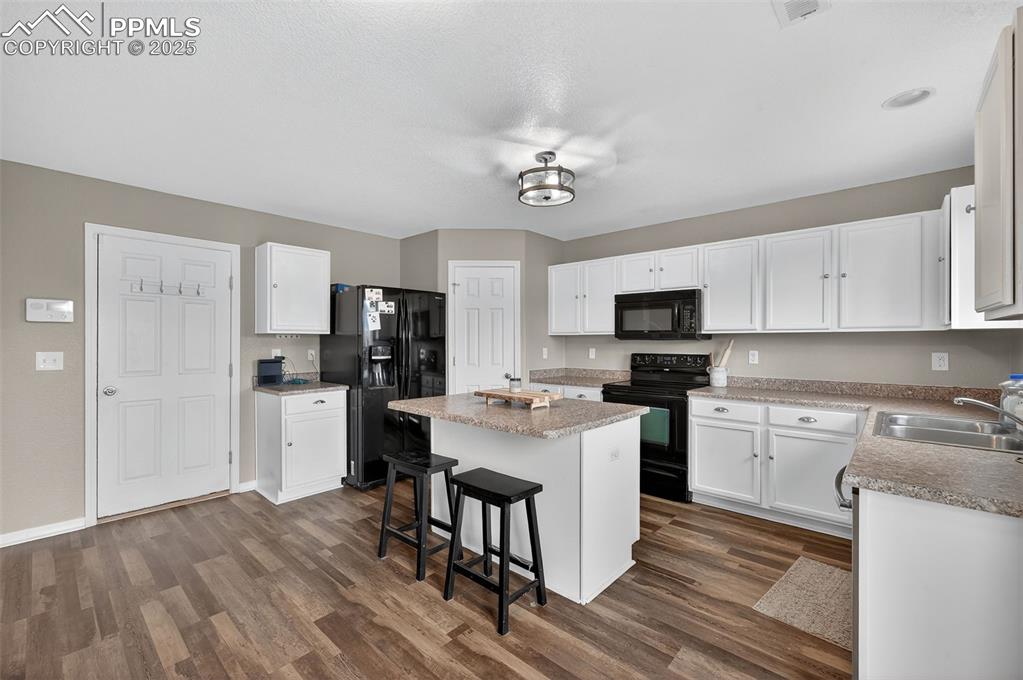 Image 5 of 21: Kitchen