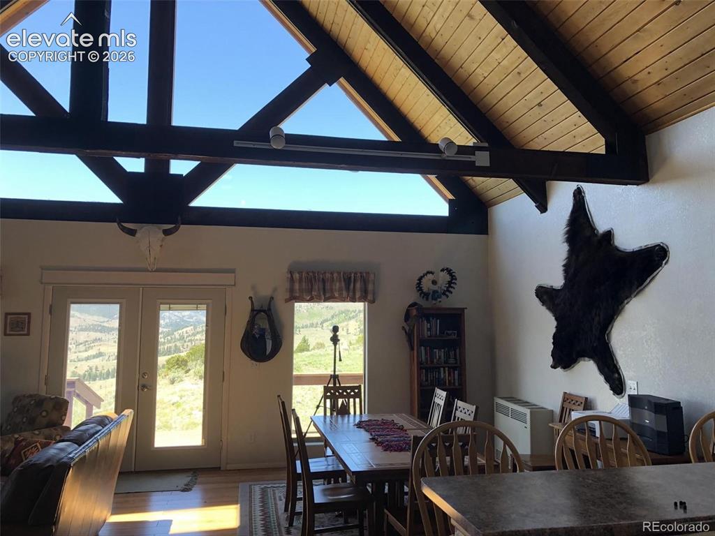 Image 14 of 35: Dining Area