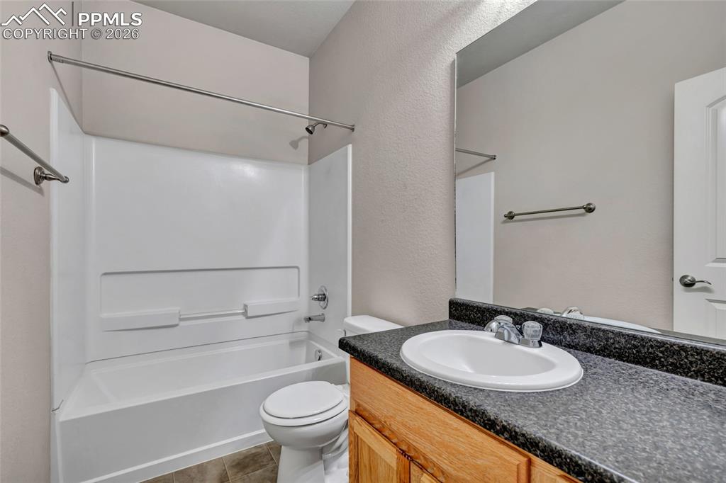 Image 13 of 25: Bathroom