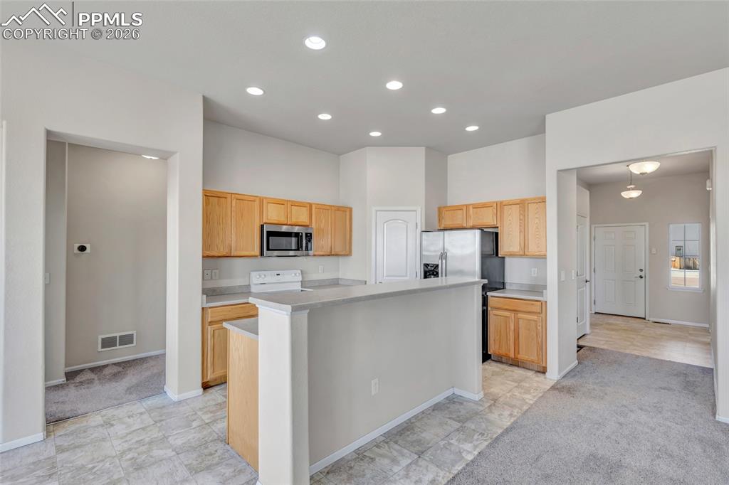 Image 2 of 25: Kitchen