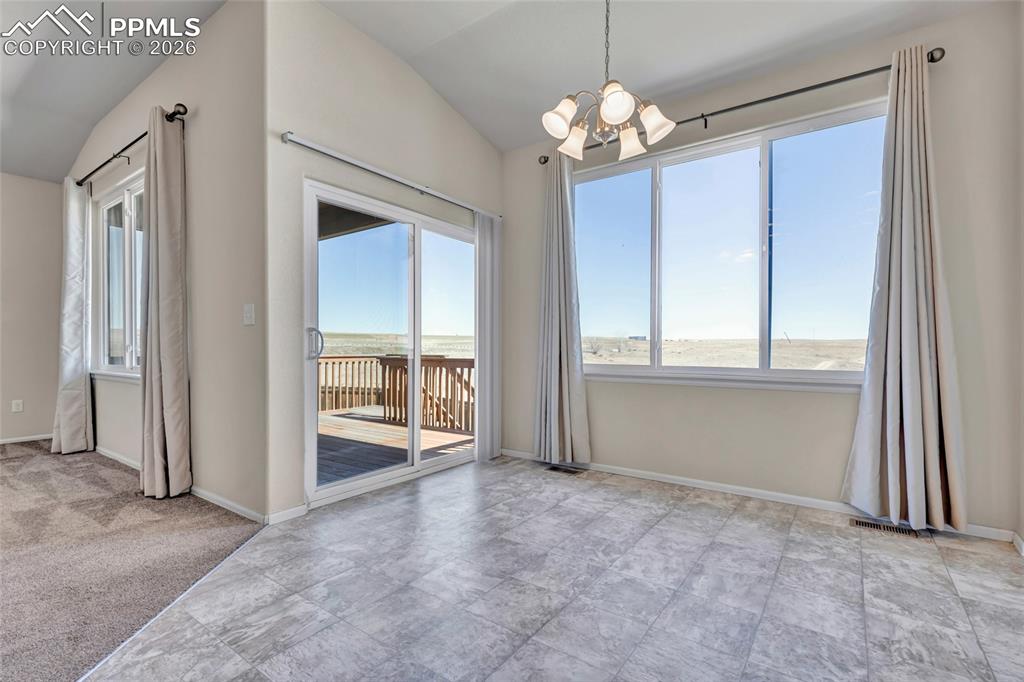 Image 5 of 25: Dining Area