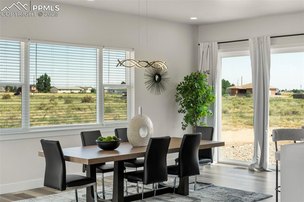 Image 11 of 36: Dining Area