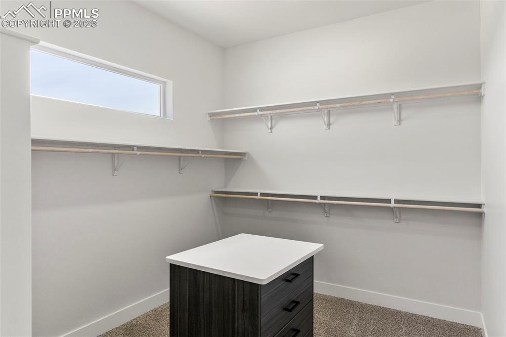 Image 19 of 36: Closet