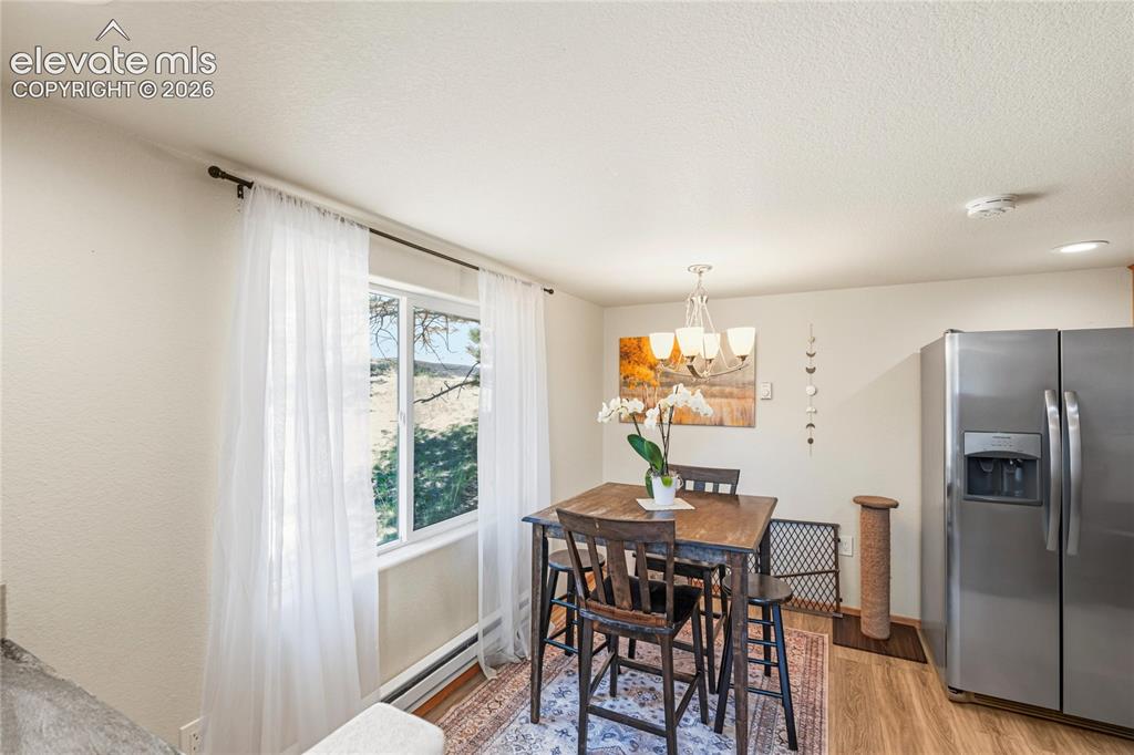Image 10 of 19: Dining Area