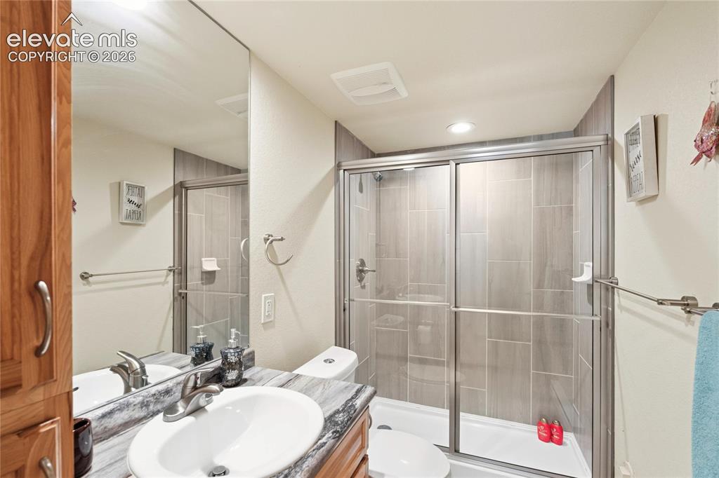 Image 14 of 19: Bathroom
