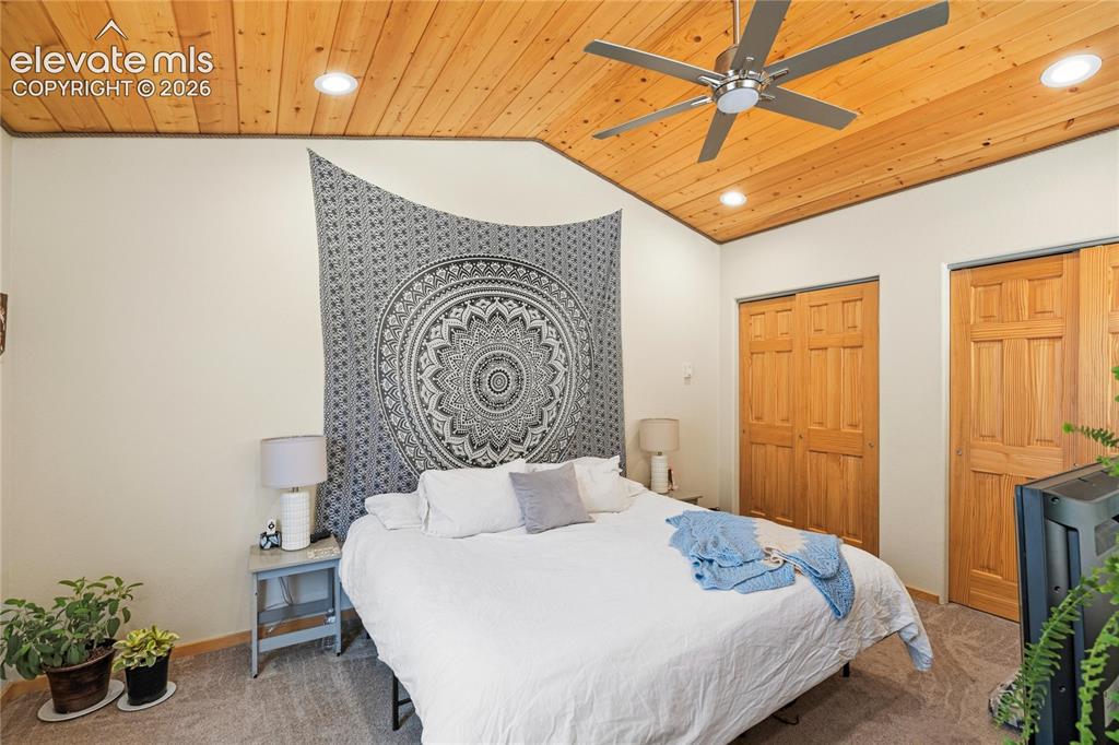 Image 15 of 19: Bedroom