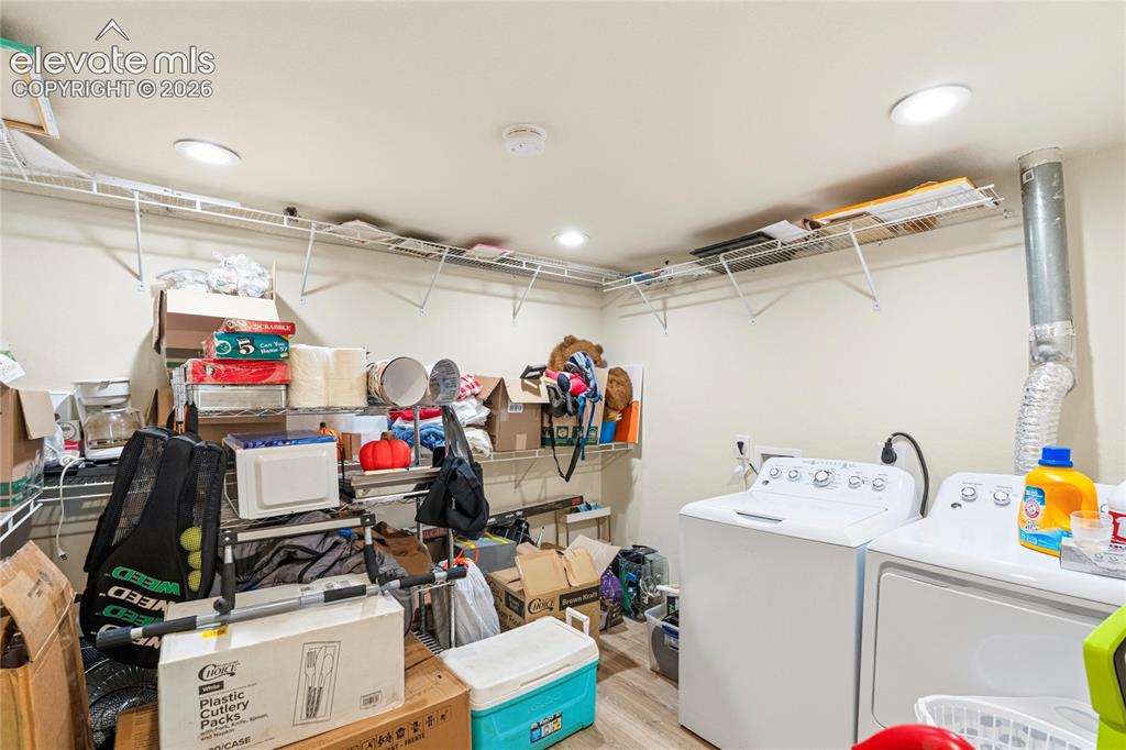 Image 19 of 19: Laundry