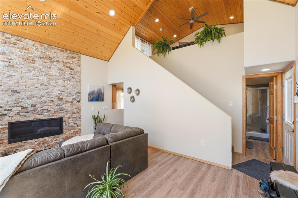 Image 6 of 19: Living Room