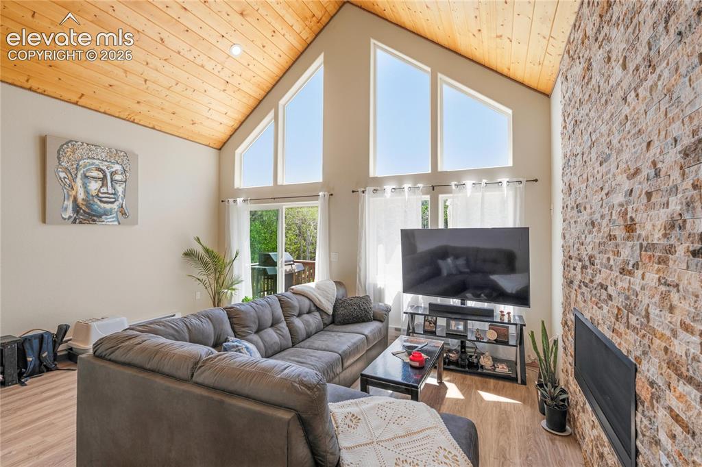 Image 7 of 19: Living Room