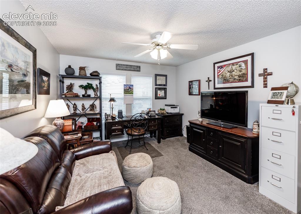 Image 19 of 47: Office