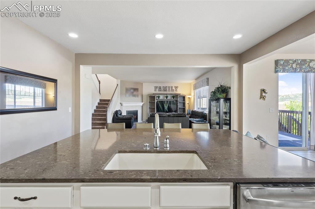 Image 10 of 30: Kitchen