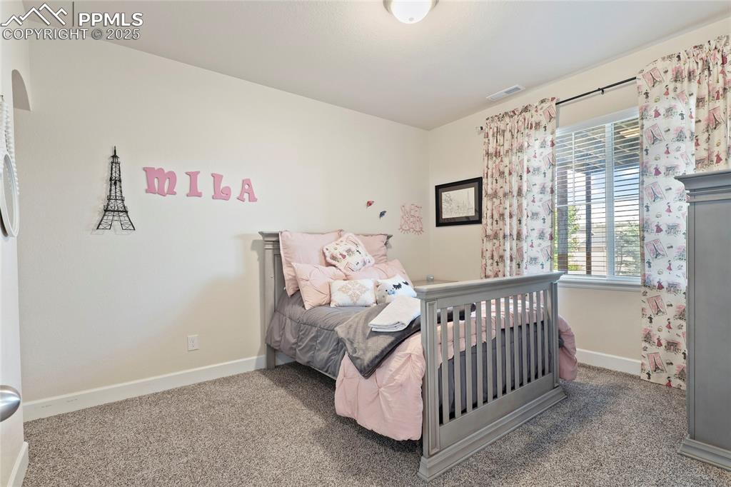 Image 16 of 30: Bedroom