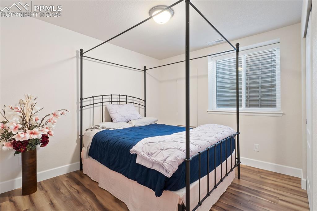Image 17 of 30: Bedroom