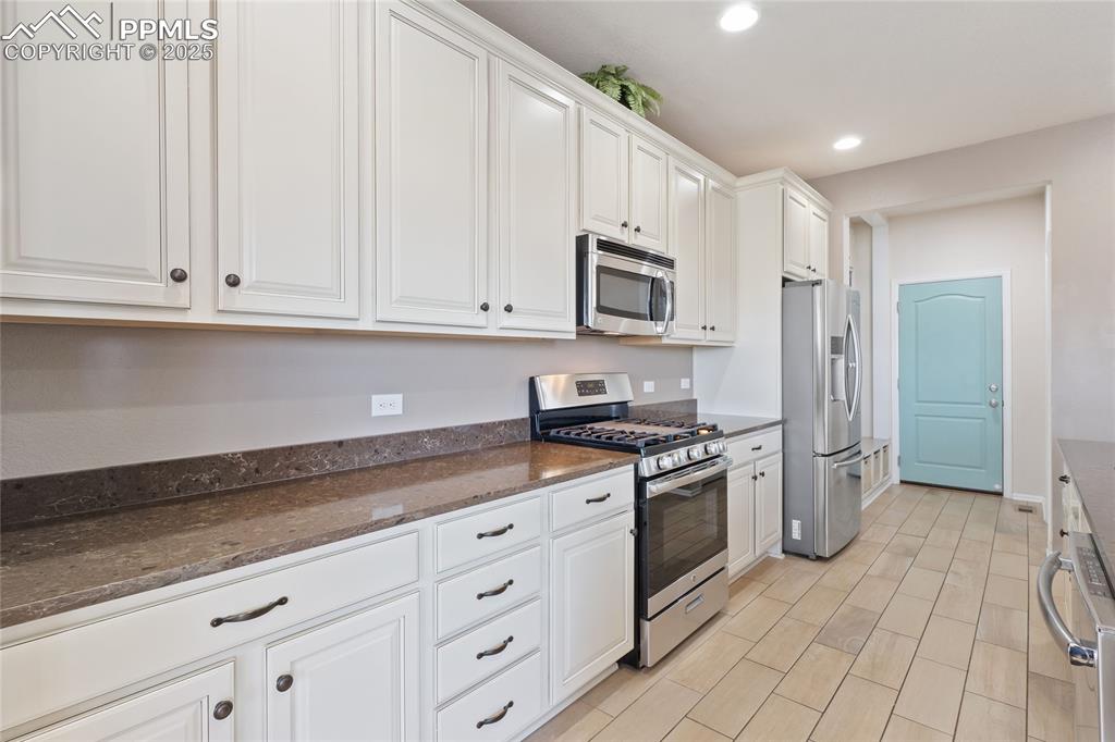 Image 8 of 30: Kitchen