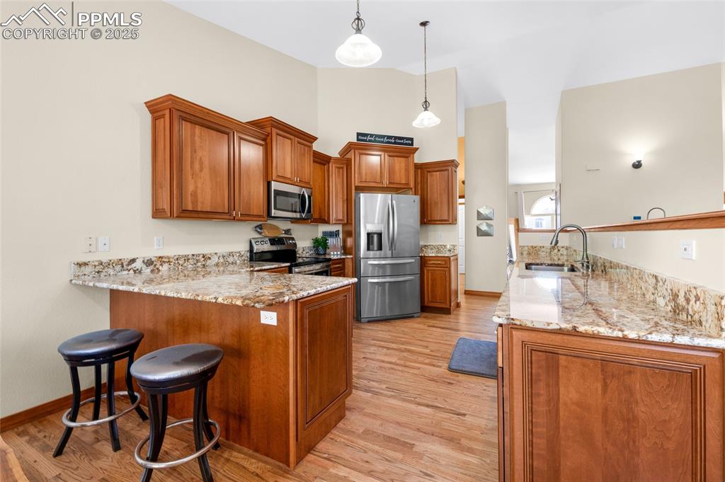 Image 4 of 45: Kitchen