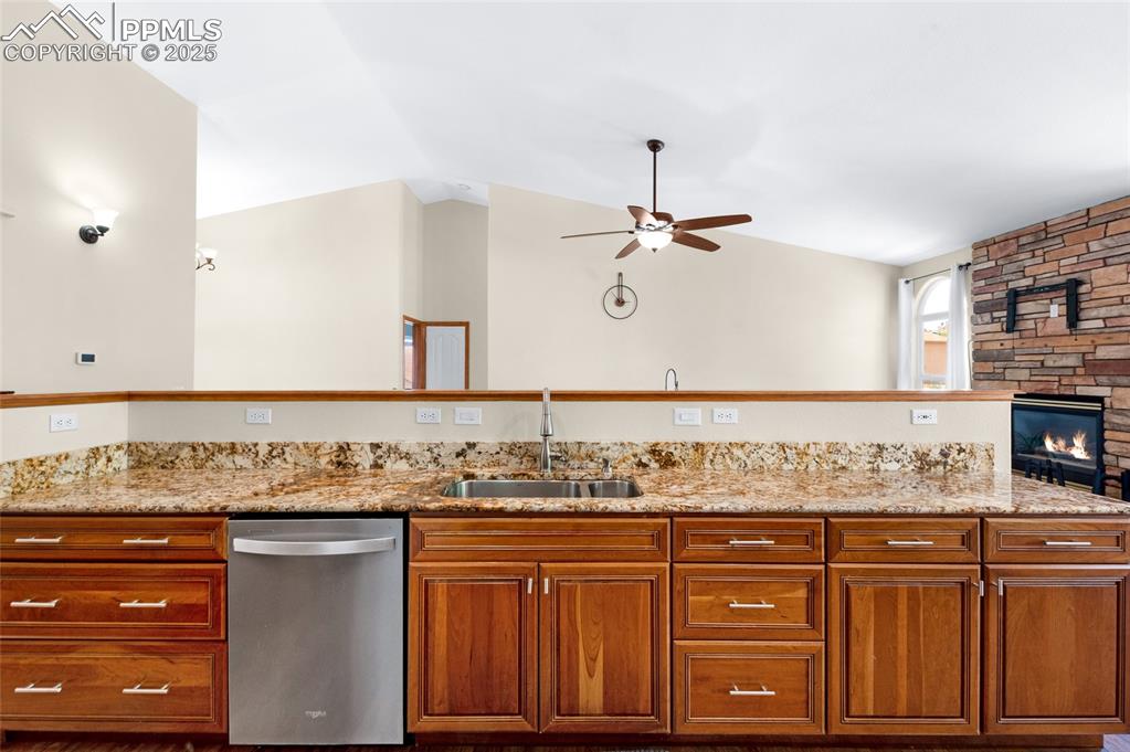 Image 5 of 45: Kitchen