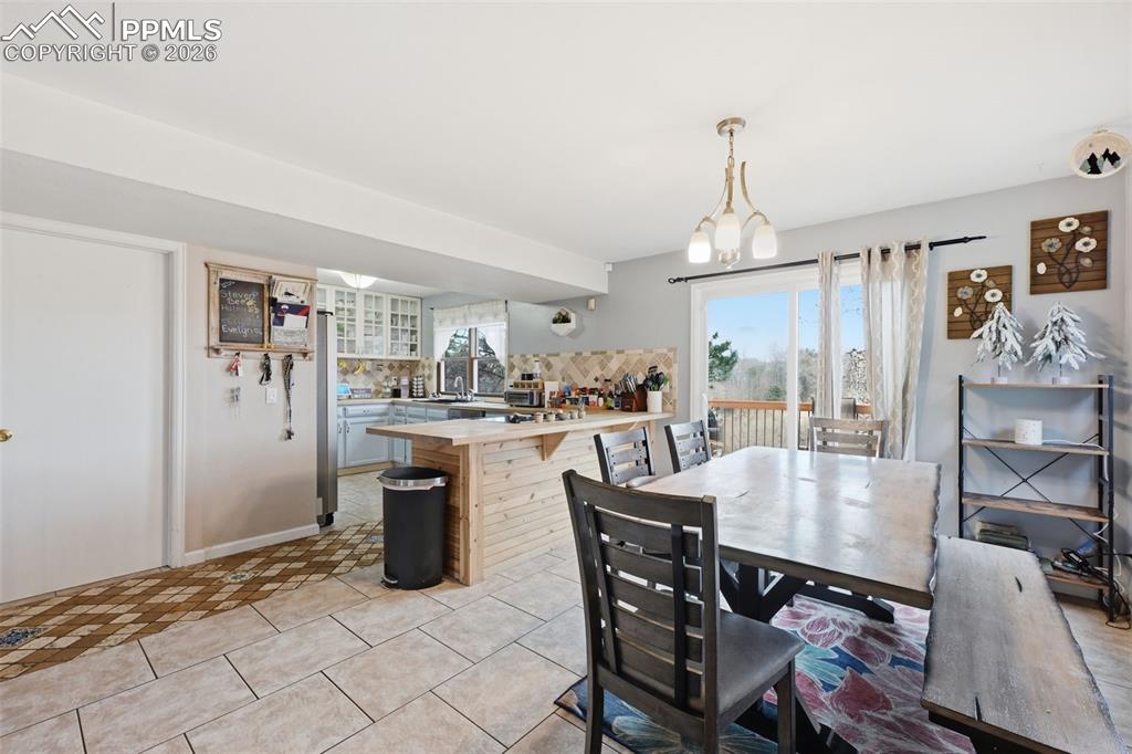 Image 10 of 35: Dining Area