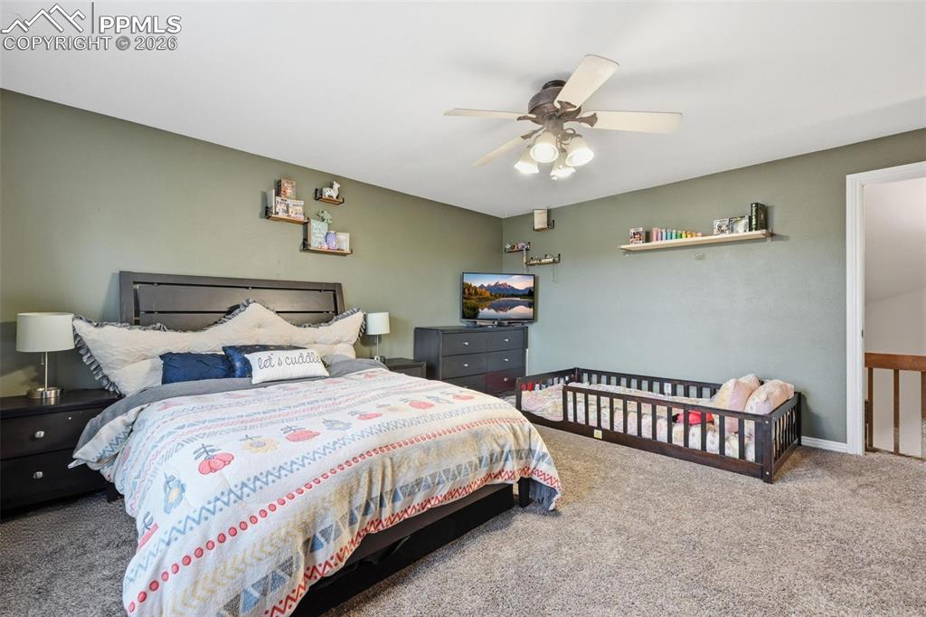 Image 12 of 35: Bedroom