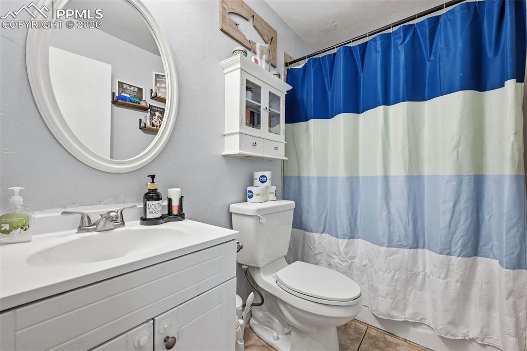 Image 17 of 35: Bathroom