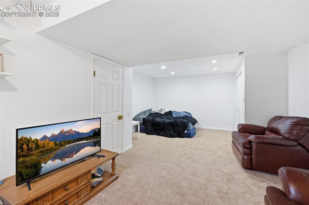 Image 20 of 35: Bedroom