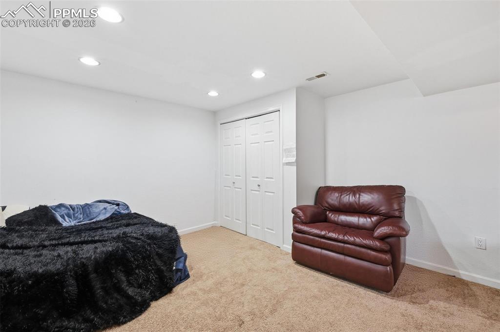 Image 21 of 35: Bedroom