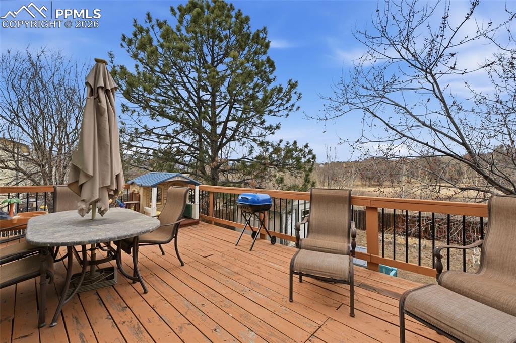 Image 25 of 35: Deck