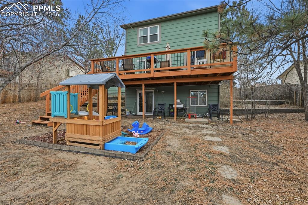 Image 26 of 35: Back of Structure