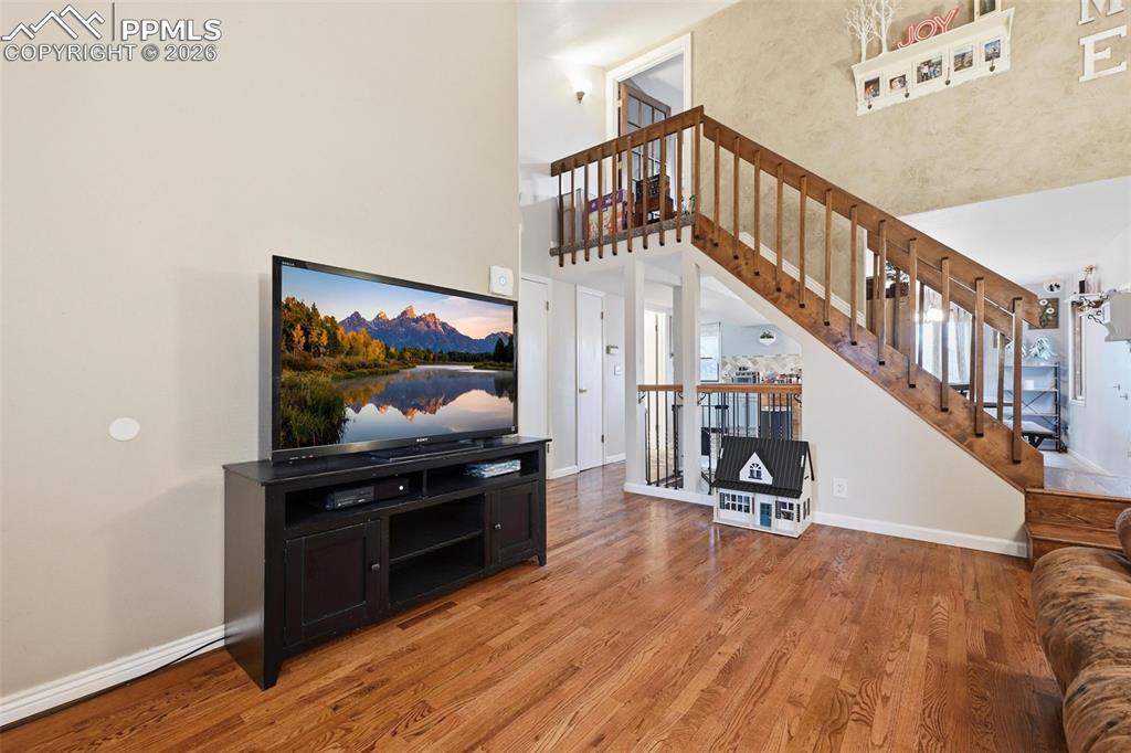 Image 4 of 35: Living Room