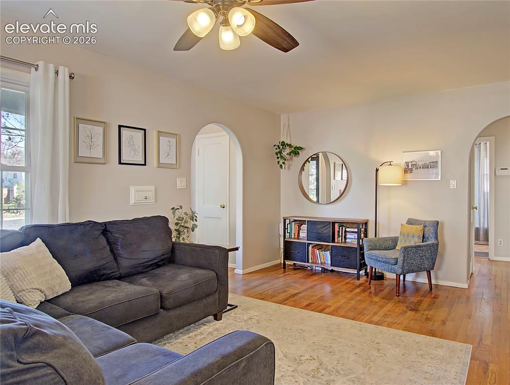 Image 4 of 25: Living Room