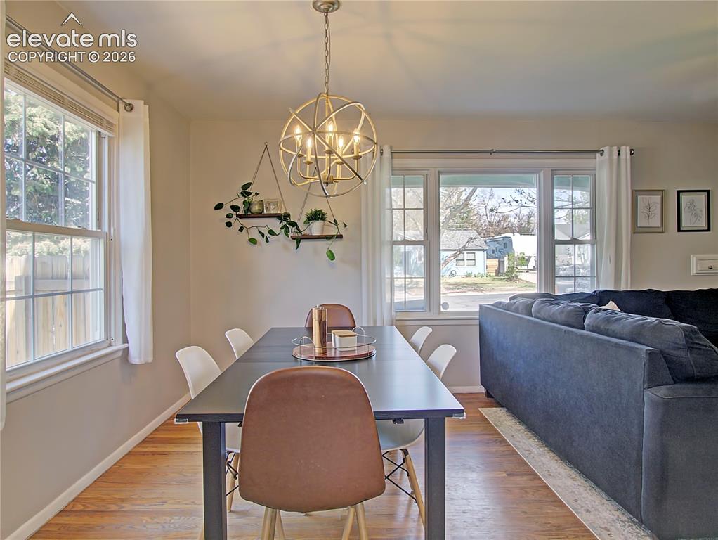 Image 6 of 25: Dining Area