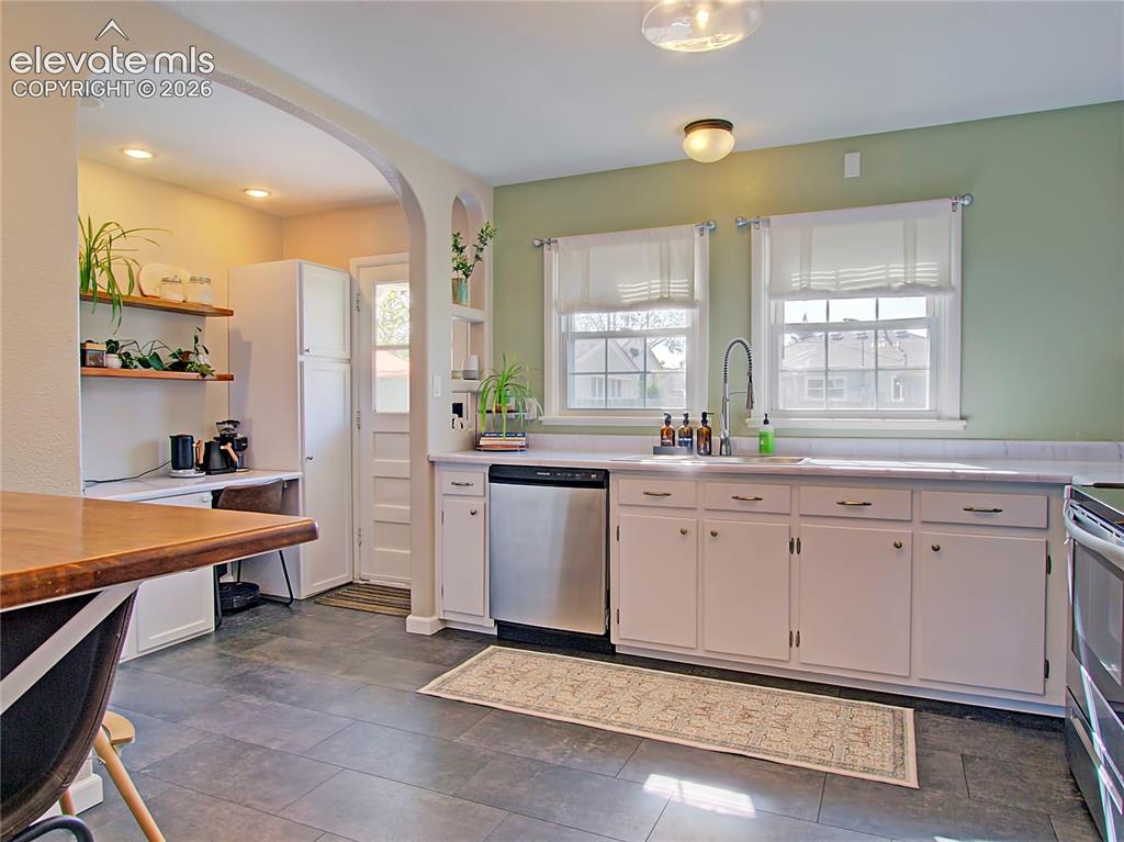 Image 8 of 25: Kitchen