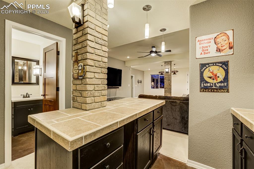 Image 32 of 50: Wet bar