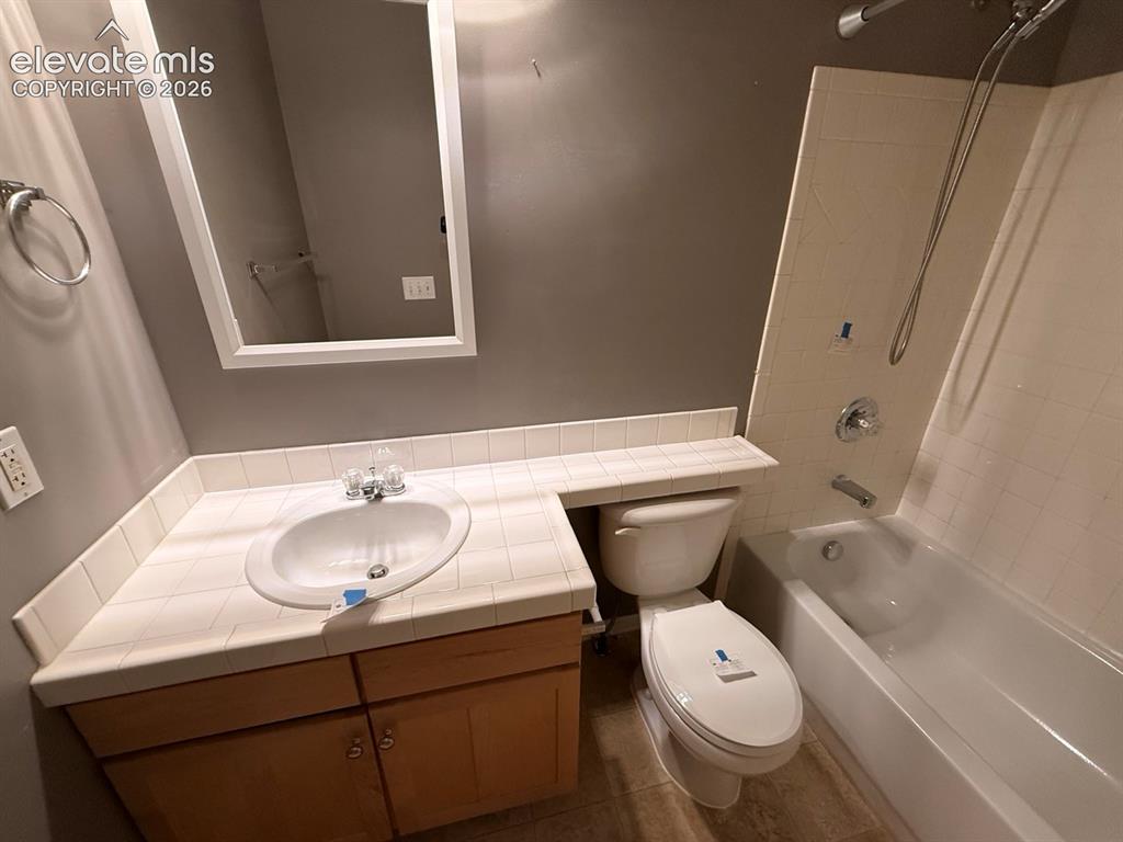 Image 13 of 42: Bathroom