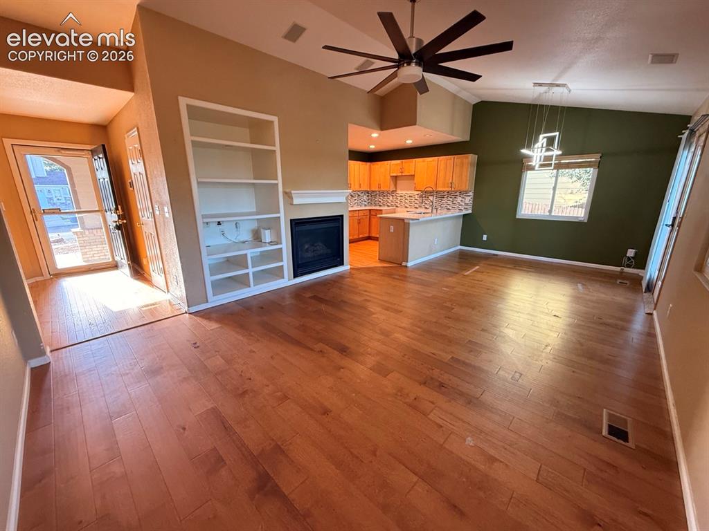 Image 20 of 42: Living Room