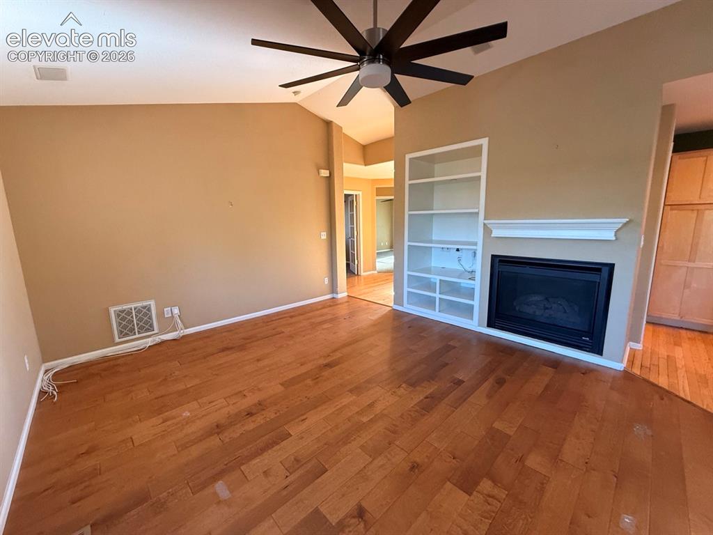 Image 21 of 42: Living Room