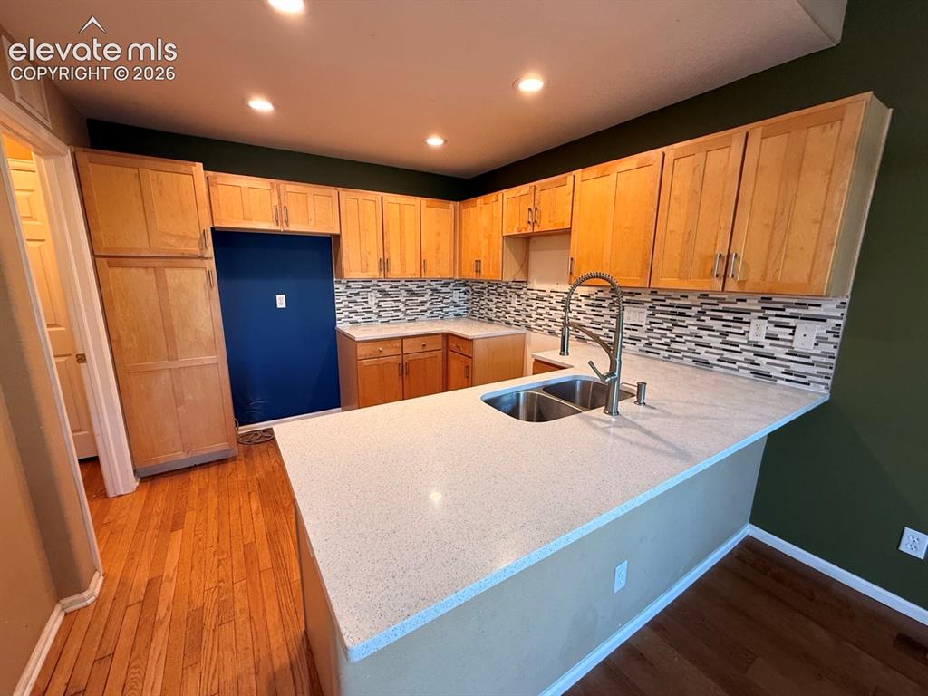 Image 29 of 42: Kitchen