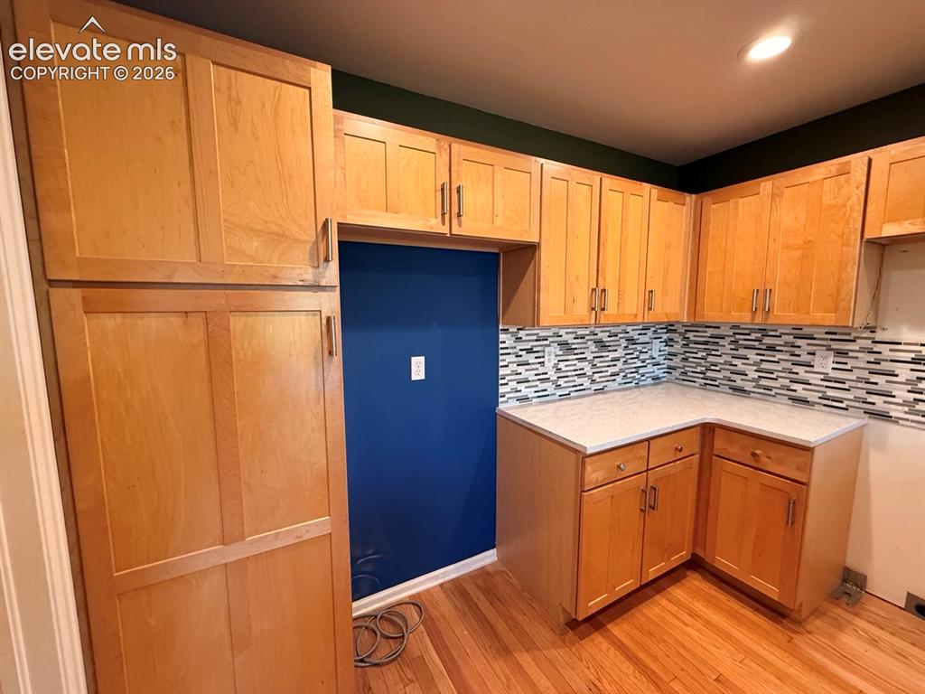 Image 30 of 42: Kitchen