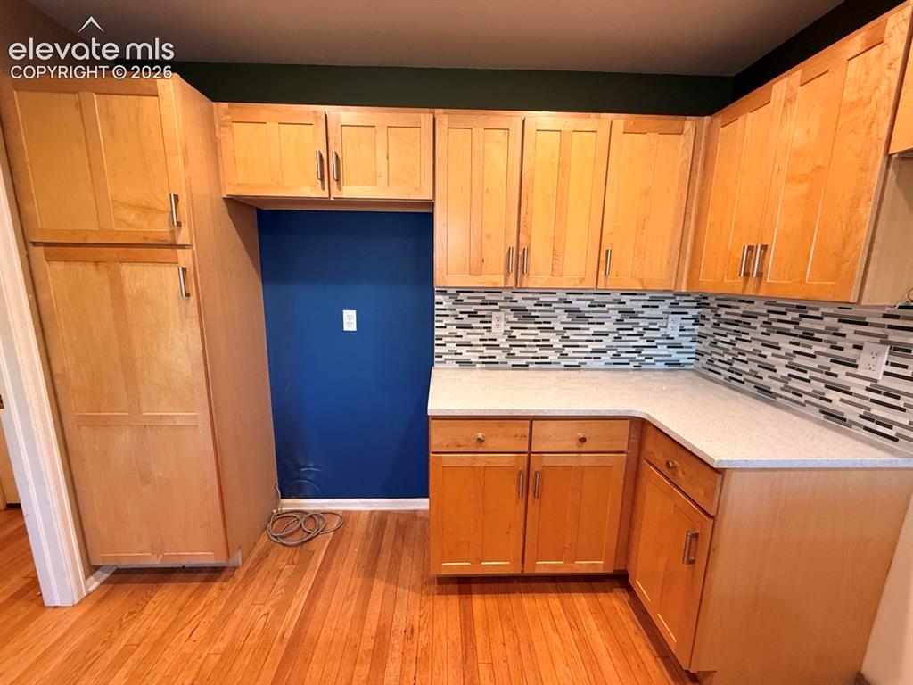 Image 33 of 42: Kitchen